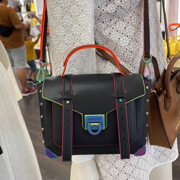 MICHAEL KORS
Manhattan Medium Contrast-Trim Leather Satchel
35H1TNCS8L
Black - Picture 4 of 16